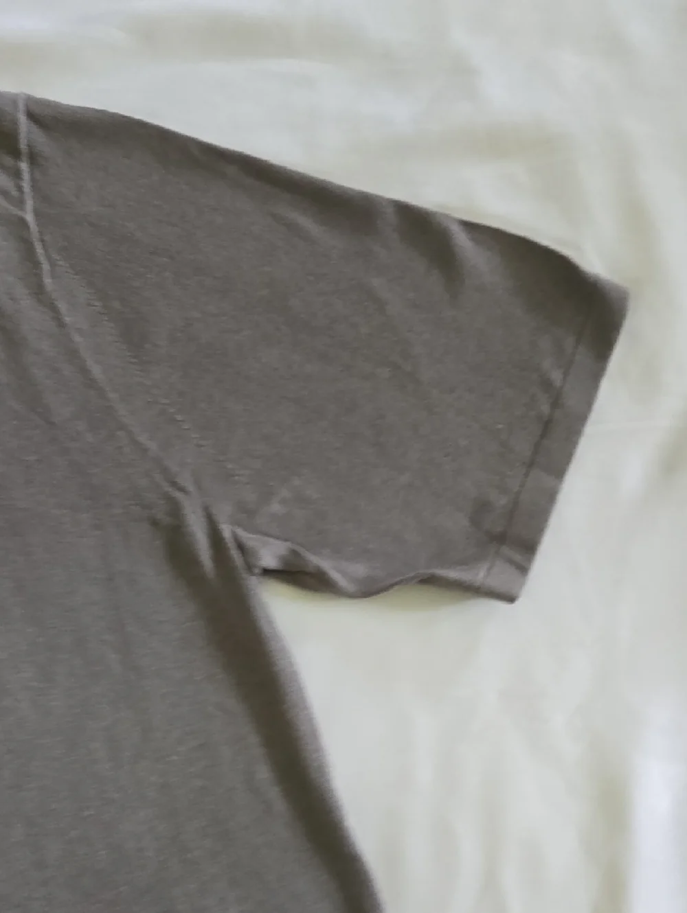Uniqlo Men’s Polo Shirt in Olive - Picture 3 of 6